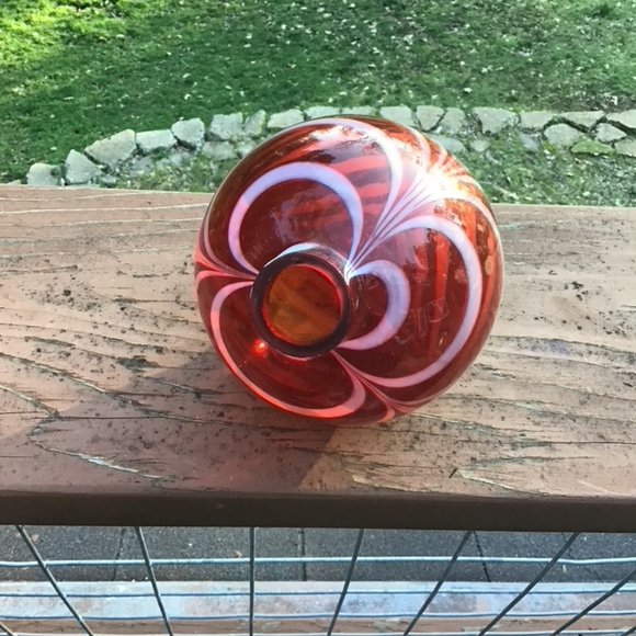 🌟🔴 Striking Vintage Art Glass Sphere: Red Swirl Ornament - Picture 4 of 5